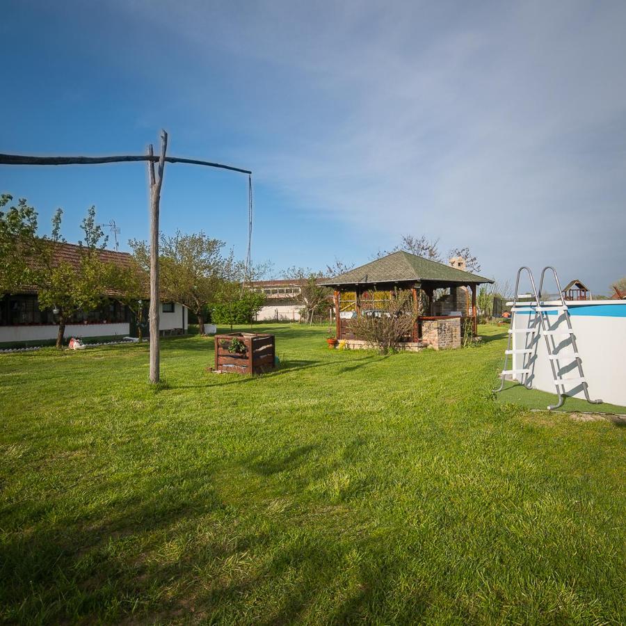 Villa Etno Salas - Etno Ranch - Seosko Turisticko Domacinstvo à Palić Extérieur photo