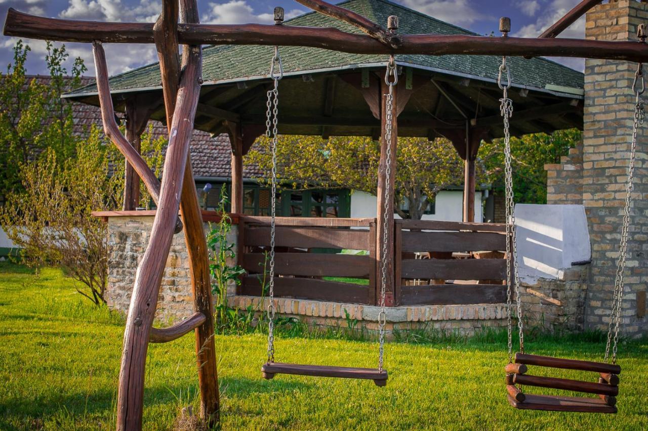 Villa Etno Salas - Etno Ranch - Seosko Turisticko Domacinstvo à Palić Extérieur photo