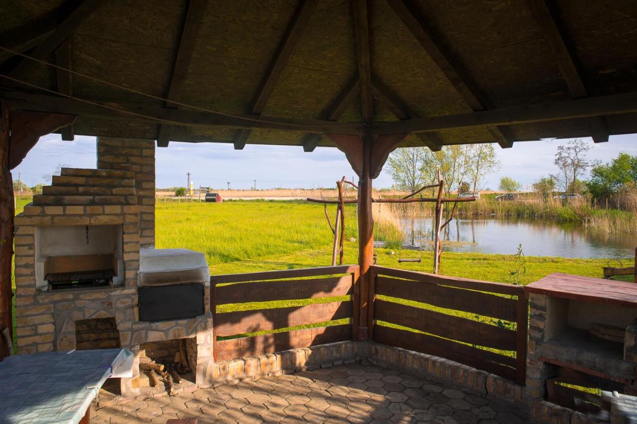 Villa Etno Salas - Etno Ranch - Seosko Turisticko Domacinstvo à Palić Extérieur photo