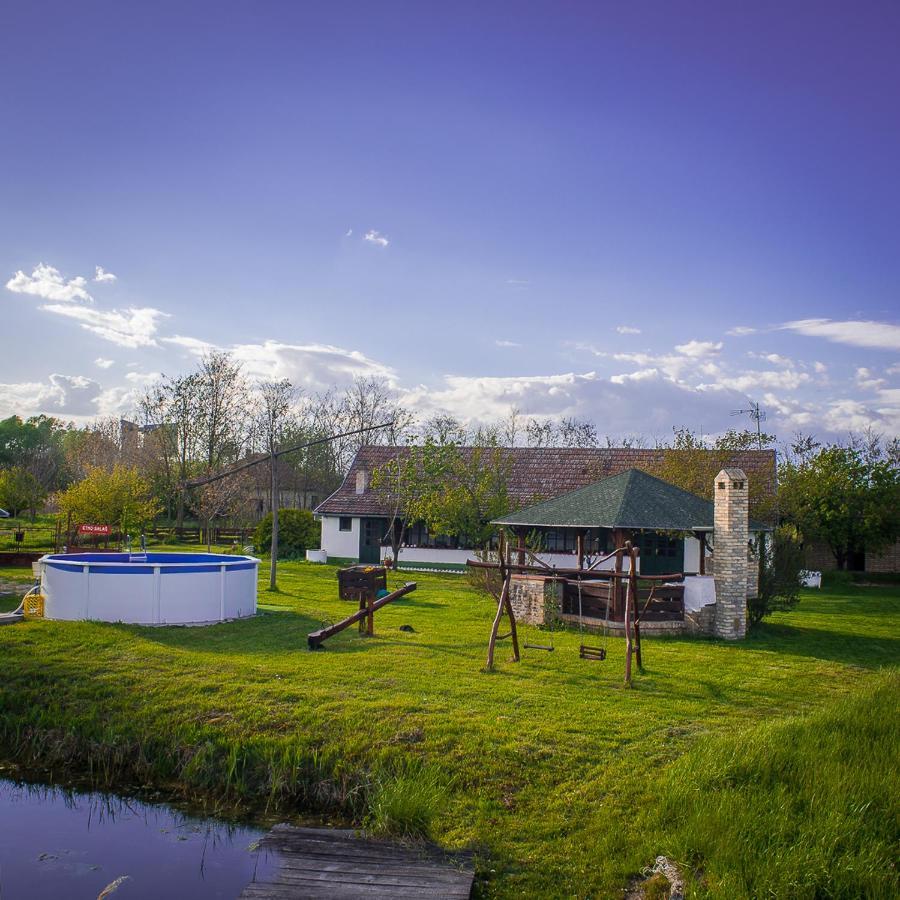 Villa Etno Salas - Etno Ranch - Seosko Turisticko Domacinstvo à Palić Extérieur photo