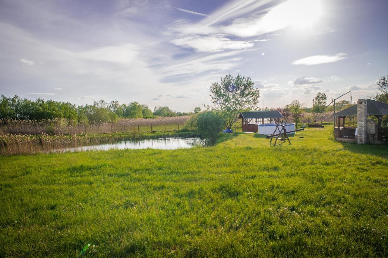 Villa Etno Salas - Etno Ranch - Seosko Turisticko Domacinstvo à Palić Extérieur photo